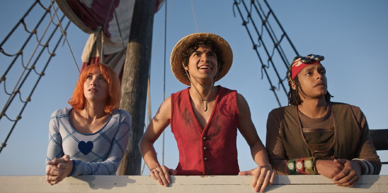 🏴‍☠️Новый кадры со съемок 2 сезона лайф-экшн сериала «Ван-Пис»
Премьера состоится в 2026 году на Ne