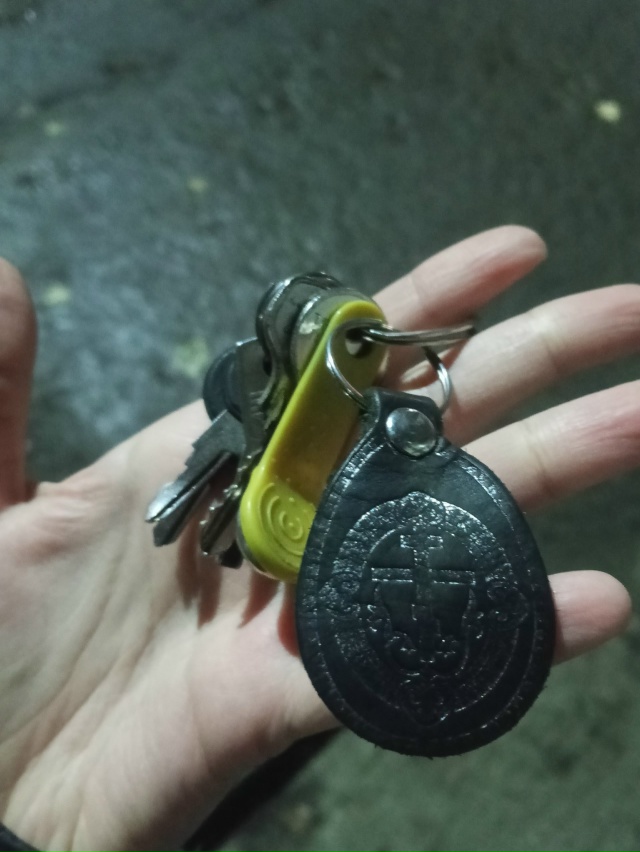 Найдены ключи у магнита, на пересечении юбилейной с ЛК ...