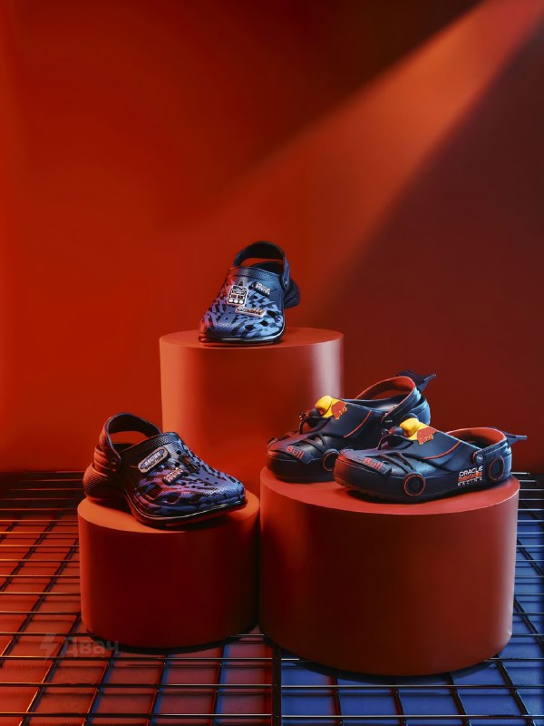 Crocs замутили коллаб с Red Bull и выкатили гоночные тапки в виде болидов F1
Покупателей ждёт два в