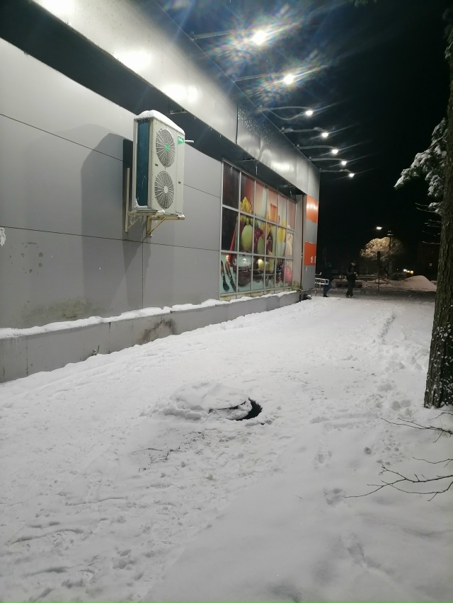 Добрый вечер! У градуса на кольце приоткрыт люк. Будьте...