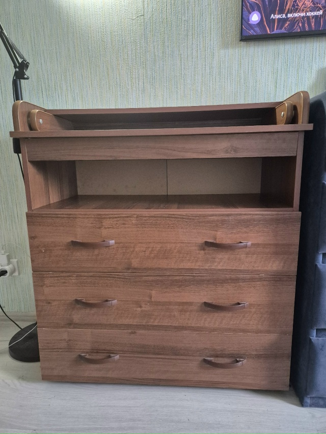 Продам пеленальный комод 1000 р, шкаф-купе с зеркалом 1,5 м...