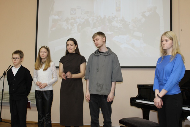 Во имя павших, к радости живых…
Вечером 16 октября в би...