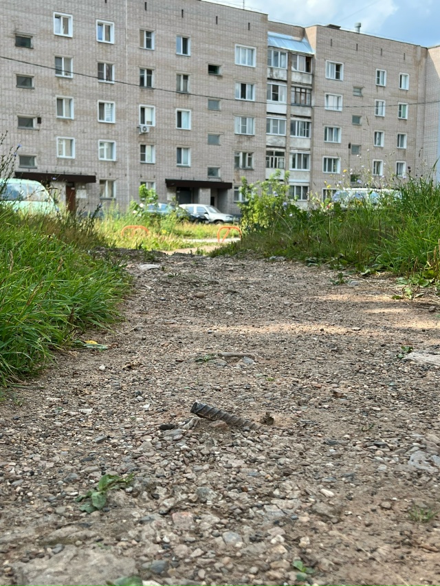 ТОРЧИТ ЖЕЛЕЗНАЯ АРМАТУРА🆘🆘🆘
Рядом с детским клубом...