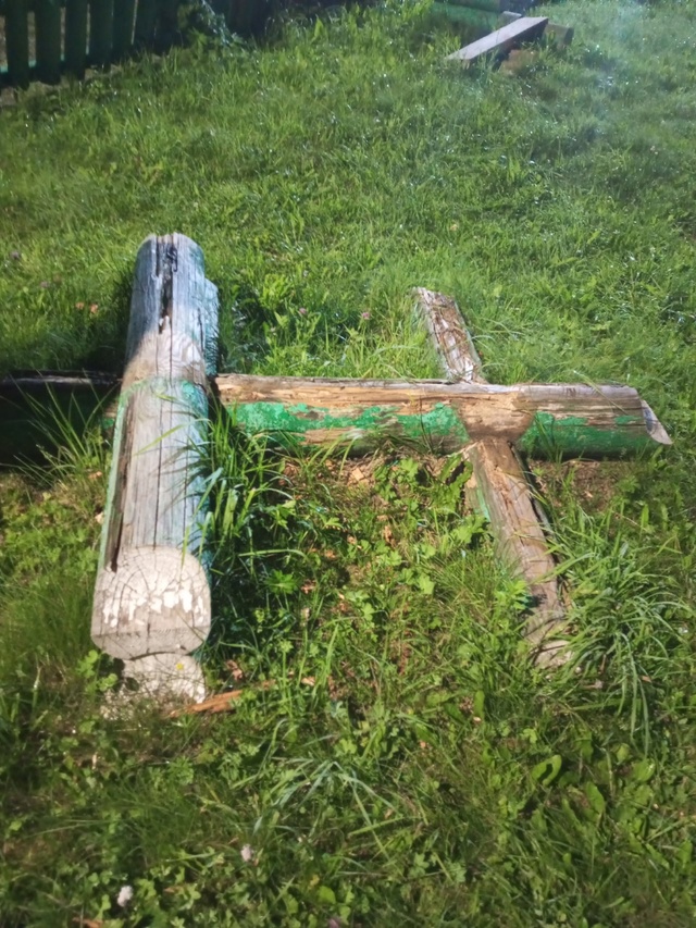 Детская площадка в посёлке Восход.
Сгнило всë.Как на т?...