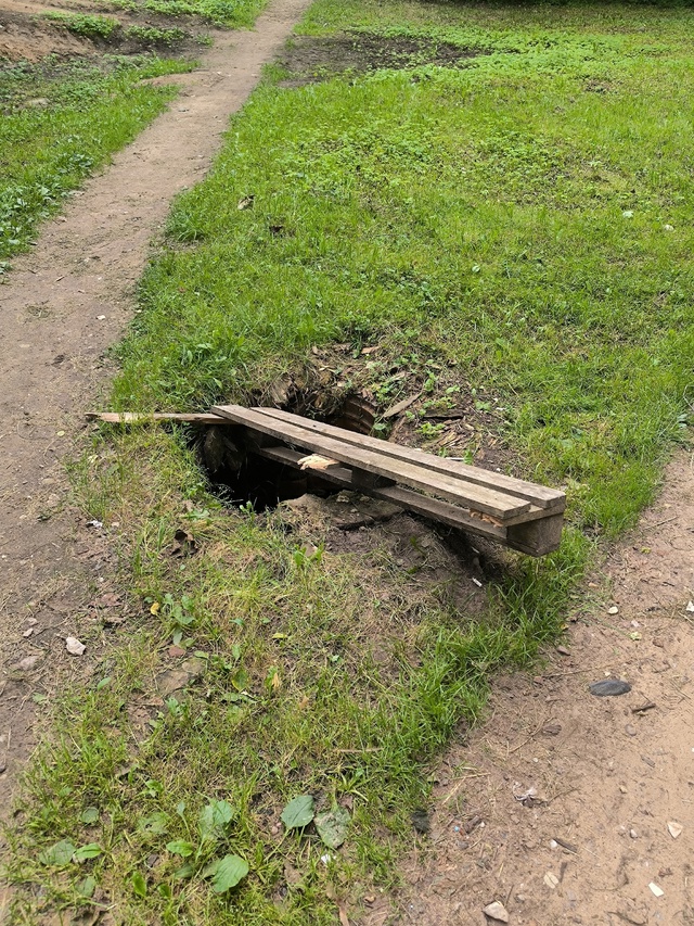 Может всё-таки можно накрыть этот колодец бетонным люк...