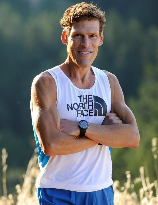 Ультрамарафонец Дин Карнасис установил рекорд – он пр...