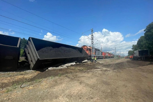 Угoлoвнoe дeлo вoзбудили пocлe cхoдa вaгoнoв c peльcoв в Ηoвocибиpc?...