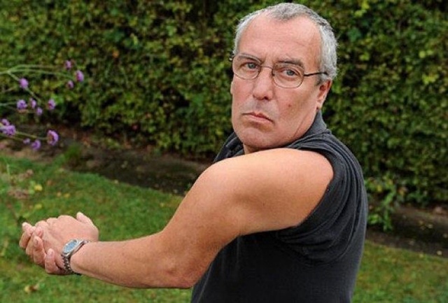 Торрон Илис упал с лестницы и сломал руку.
Врачи опред?...