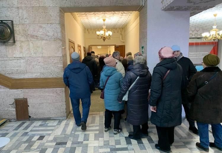 В Сибири пенсионерок массово развели на икру.
Мамкины бизнесмены расклеили объявления о суперцене