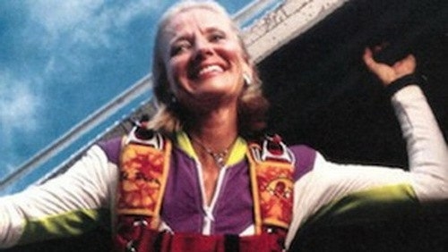 В 1999 году парашютистка Джоан Мюррей упала с нераскрывш...