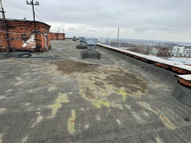 ДГХ убрал с крыши 12 кубометров «наследия» — но кем оно ...