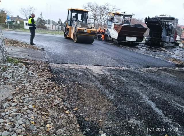 Аллея Дружбы, лот 2
Сегодня бригада асфальтеров Азимут...