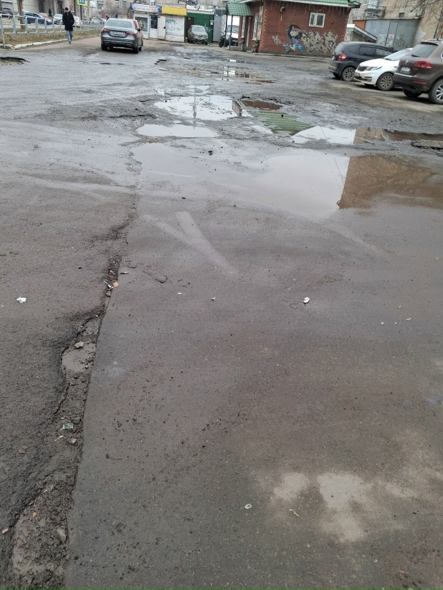 На переулке Свободы, 6 в Копейске настоящая катастрофа:...