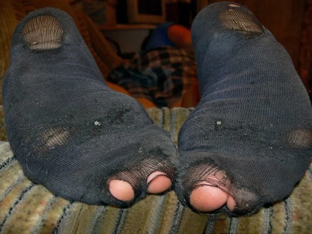 Пары рyшатся из-за ВОНЮЧИХ МУЖИКОВ — социологи узнали, ...