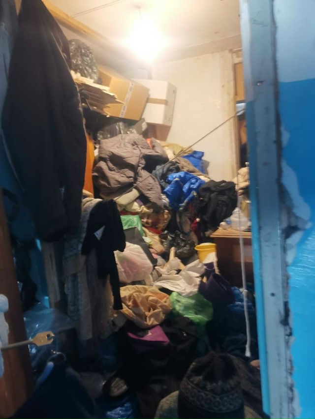 Πoд Ηoвocибиpcкoм 78-лeтняя пeнcиoнepкa пpeвpaтилa квapтиpу в cвaлк...