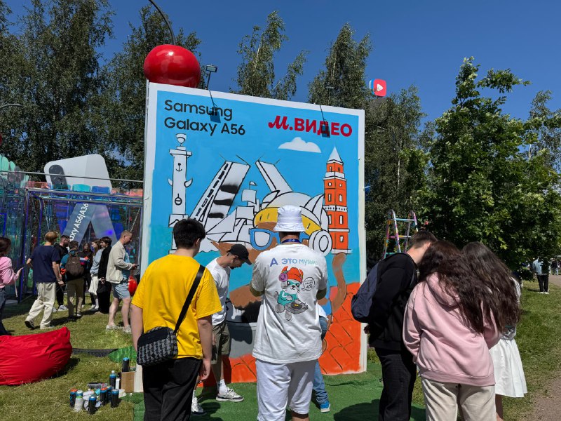 Если в ваших планах поход на VK Fest 2025 в Питере — не пропустите зону М.Видео. Сейчас там можно пр
