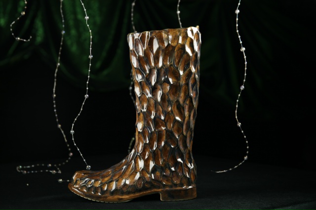 Вазы сапоги мастерской NoName Ceramics.