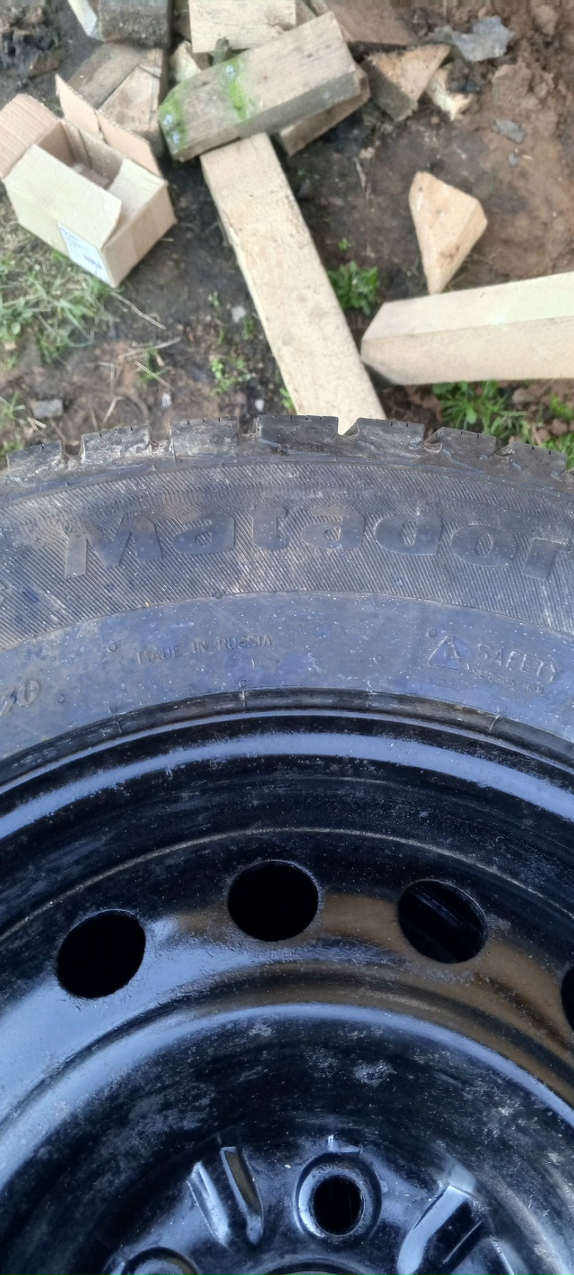 Продам Комплект 215/70/16 на штамповке