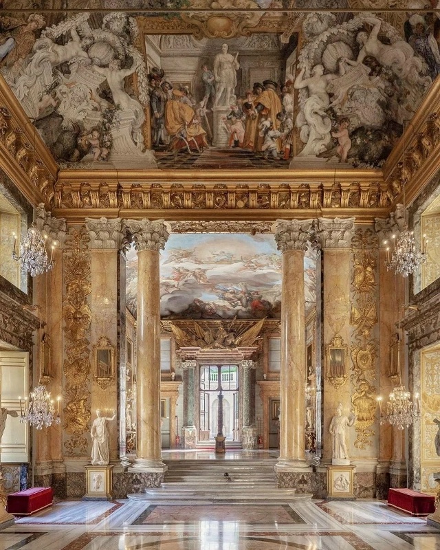 🌍Палаццо Колонна — один из самых впечатляющих дворцо...