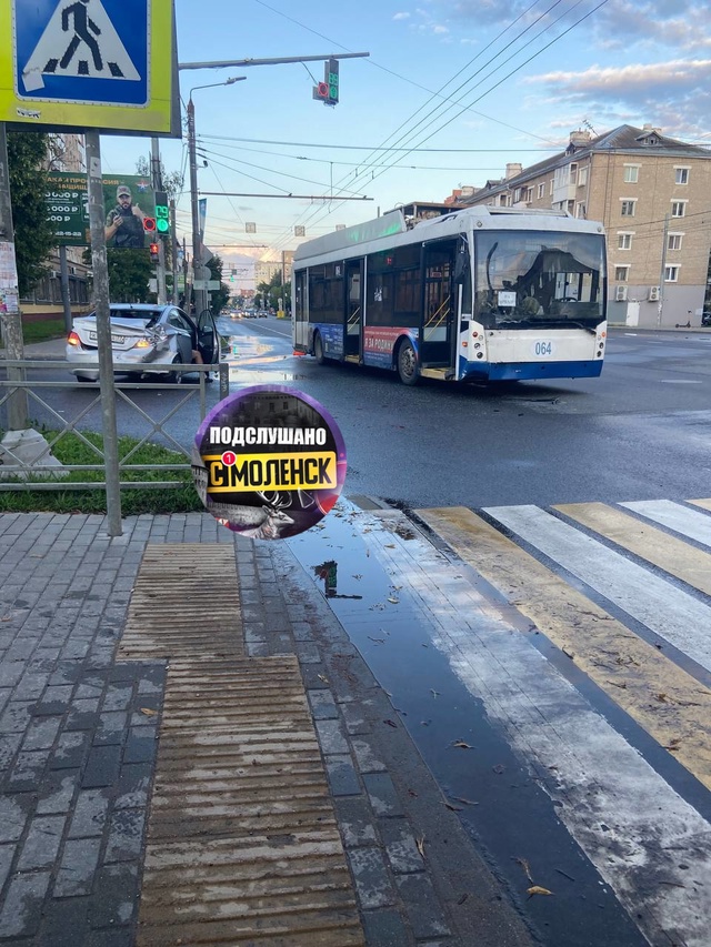 ‼На Кирова жесткое ДТП с троллейбусом, сообщает наш по...