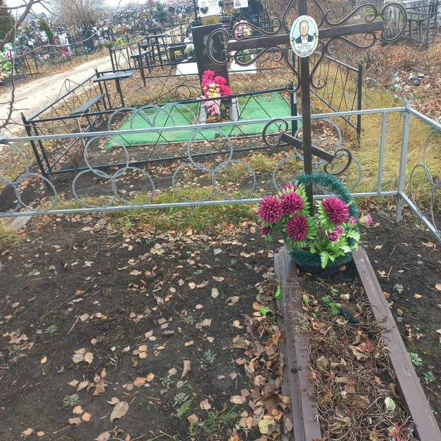 Не стыда, ни совести.
На городском кладбище Алатыря не...
