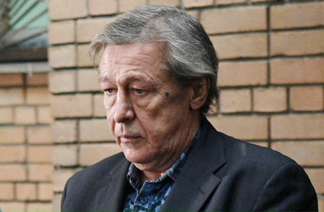 Михаил Ефремов сделал щедрый поступок: актер переписа?...