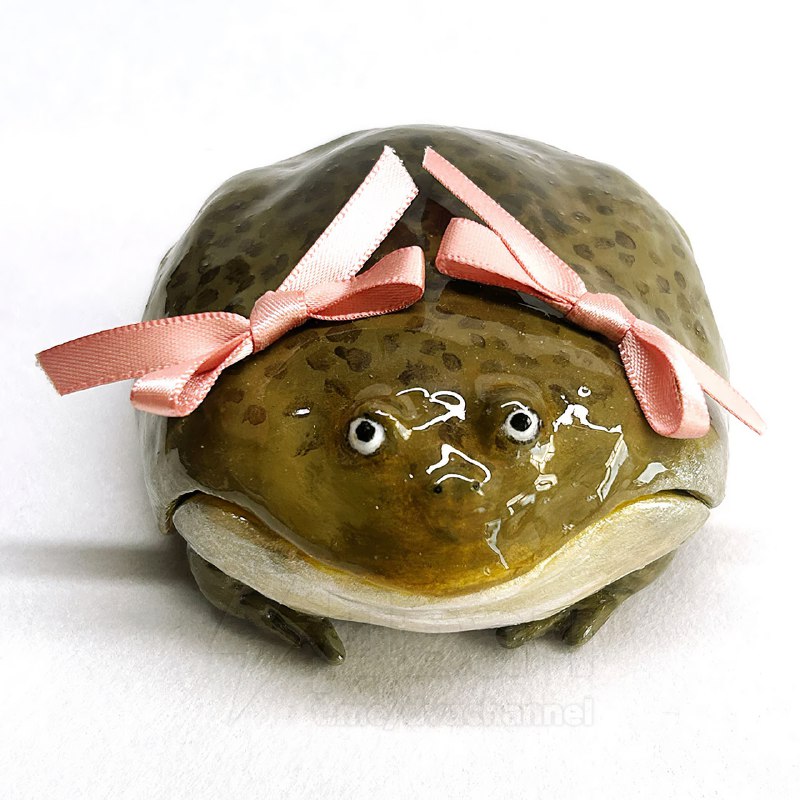 Среда, мои чуваки: на маркетплейсах нашли лучший кейс для AirPods — в виде лягухи.
Цена имбы — 2700