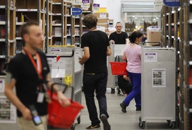 Выпускники-айтишники идут работать не в стартапы, а в закусочные — ИИ съел их вакансии
Судя по свеж