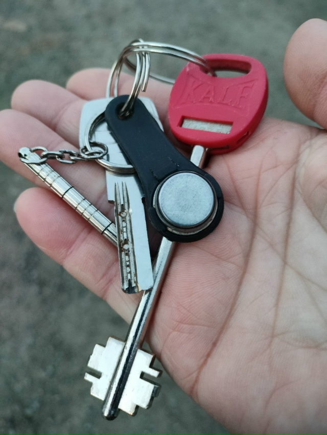 Найдены ключи , отслеживаю комментарии
Анон .