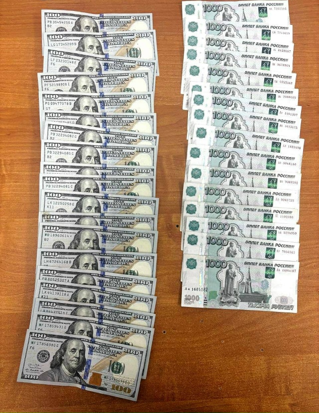 В аэропорту Сочи женщину лишили крупной суммы налички
...