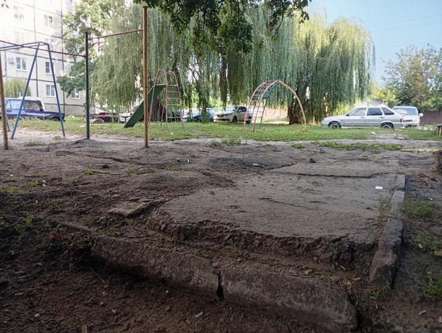 Площадка в ужасном состоянии, она не обновлялась со вр?...