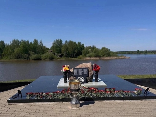 Ели пельмени, кормили лошадь, сажали кота: что сказали ?...