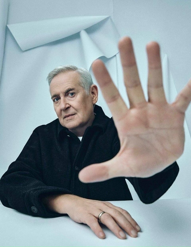 Юрию Стоянову действительно идет стареть
Он доказыв?...