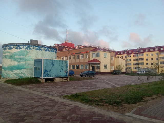 Нарьян-Мар. Время полночь. На улице пустынно и светло к?...