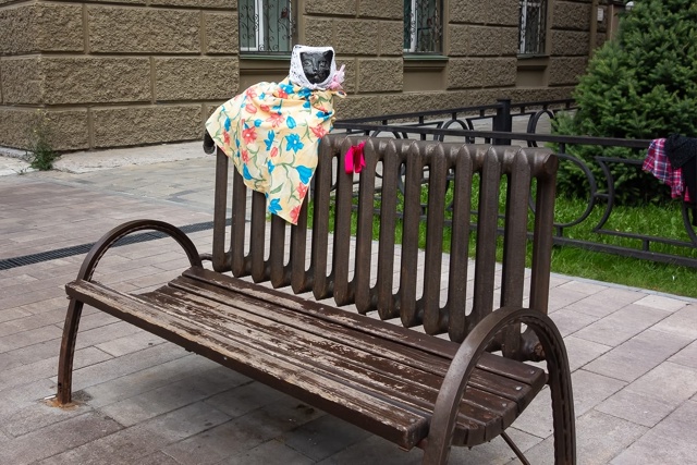 Что ты такое? Хаха))
Эта кошка на батарее у Пермэнерго ч?...