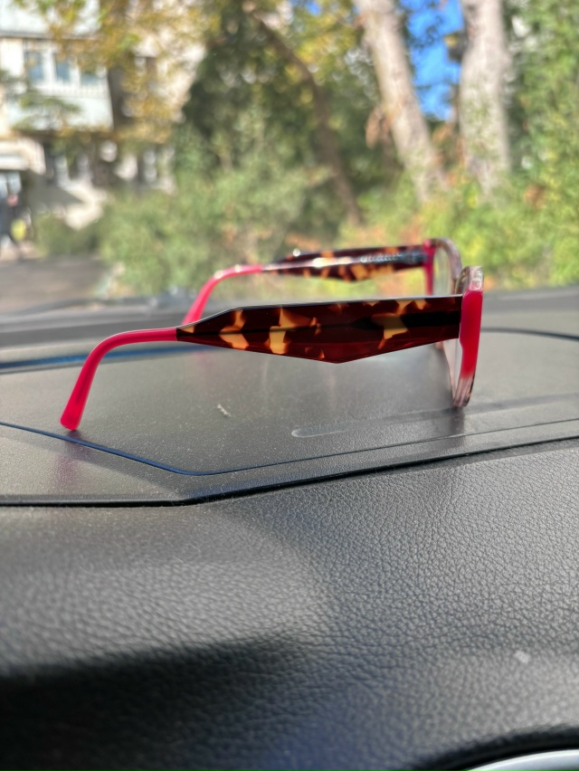 Найдены очки 🤓 Некрасова 61 ,верну 89785829316