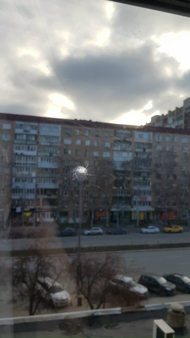 Ново Садовая 24, 25.11.2025 в 22-10 стреляли по окнам