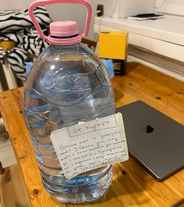 Вот это история: доставщик, принесший на пятый этаж цел...