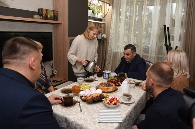 ⚡️Хинштейн встретился с жильцами пострадавших в резу...