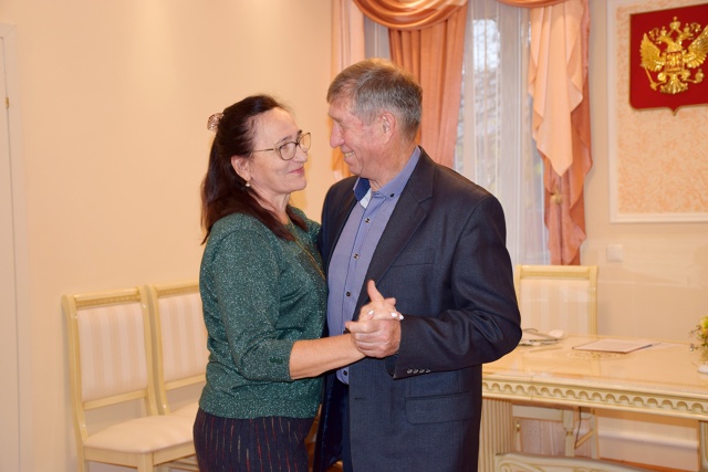 ?Смоленская супружеская пара отметила 50-летний юбиле...