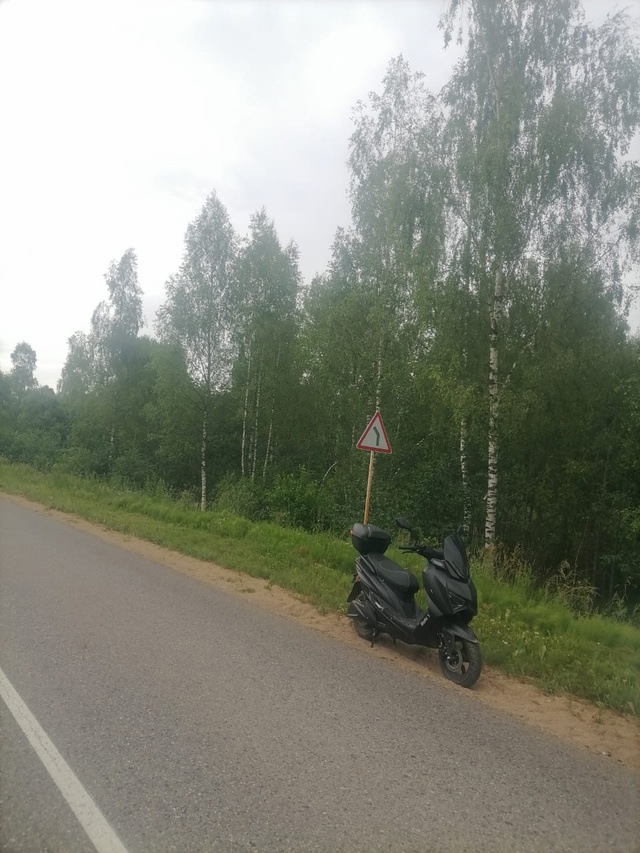 Чей скутер стоит в сторону Пушкино со вчерашнего дня? И...