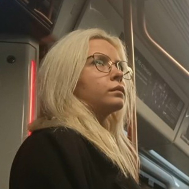 В поиске девушки, ехала на БКЛ, отзовись пожалуйста.