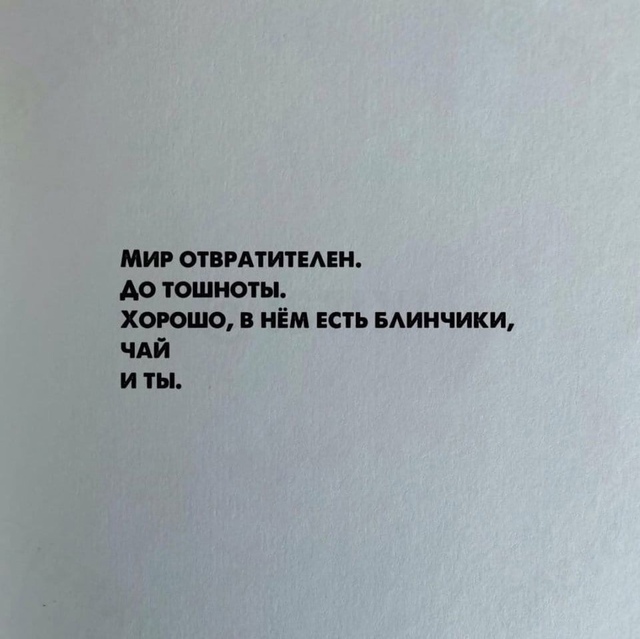 И бoльшaя cтопка книг.