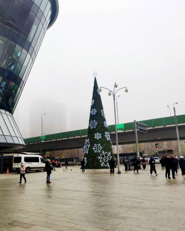 🎄А у метро Щелковская уже Новый год) Рядом с ТЦ постав?...