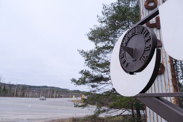 Необычный указатель в Пермском крае.
На указателе нед?...