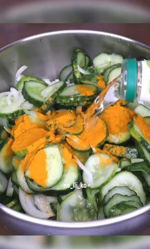 Пряные огурчики на зиму с куркумой - пальчики оближешь!...