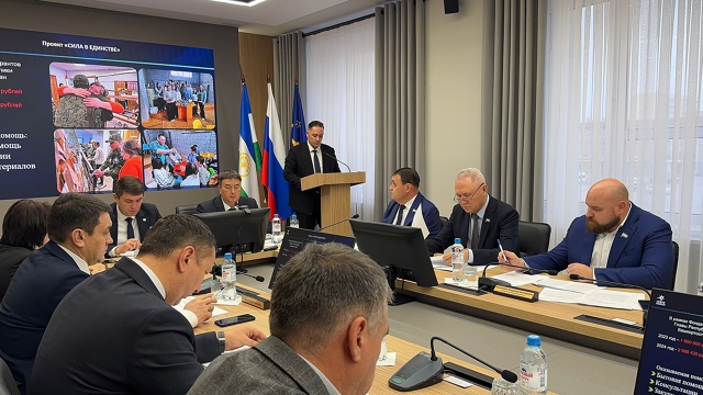 Обновили зал заседаний. А до этого они бедняжки заседа?...