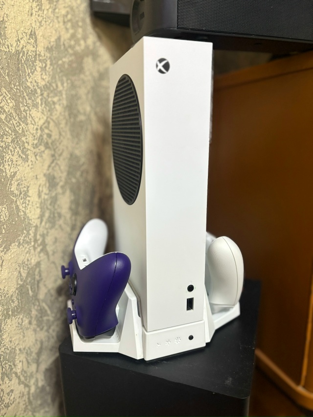 Продается в отличном состоянии Xbox series “S” на 512 гб .
Каб...