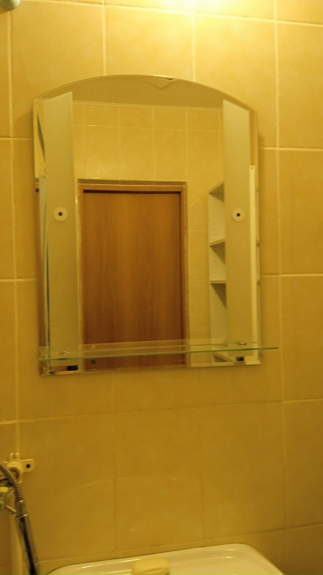 Продаётся: диван, комод, открытый шкаф для белья, зерка?...