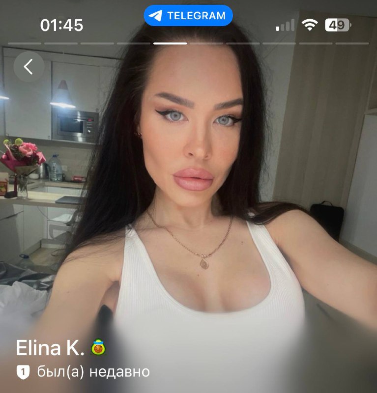 С собой уже надизайнилась. Теперь издевается на подарками Telegram.
Это если что дизайнер коллекции